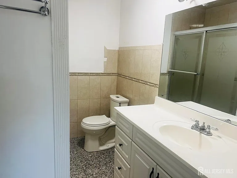 63 E Jefferson Blvd — Photo 10