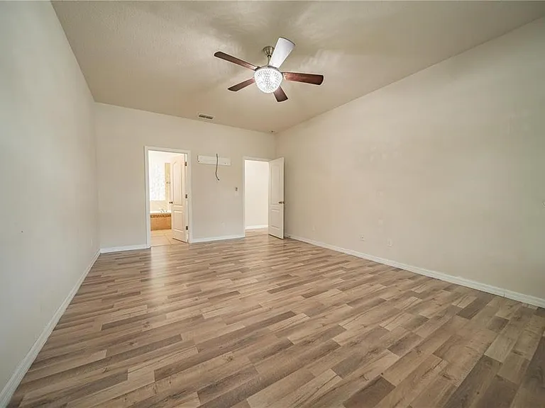 2592 Isabela Ter — Photo 13