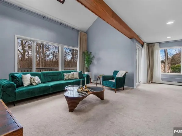 62 Birch Rd, Franklin Lakes, NJ 07417