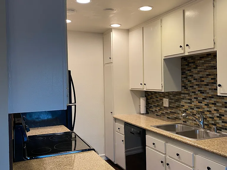 5460 White Oak Ave #E318 — Photo 4