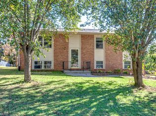 912 Rennboro Rd, Knoxville, TN 37923