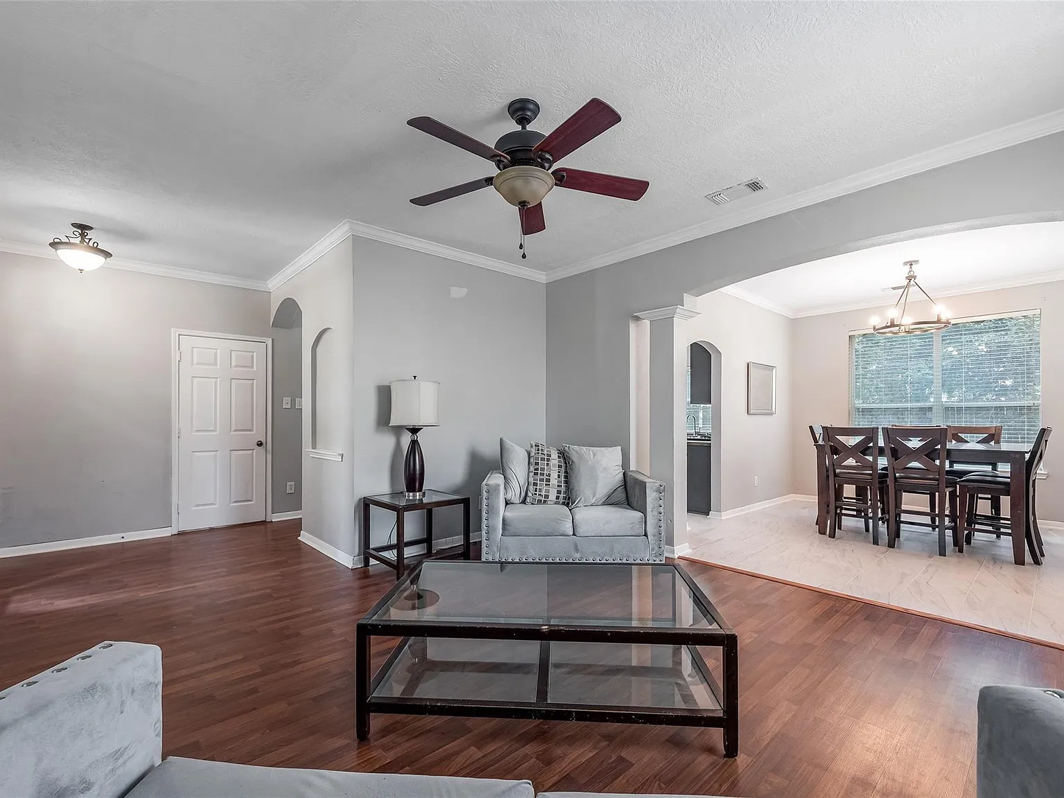 4 bed, 2.5 bath, 2437 sqft, $2,700 — Photo 4