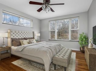 10132 Manchester Rd APT B, Kirkwood, MO 63122