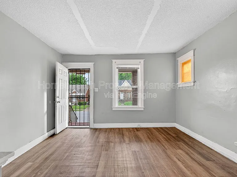 6705 Saint Louis Ave — Photo 17