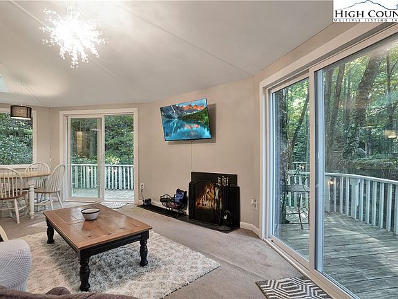 4th image of 560 Laurel Ridge Road