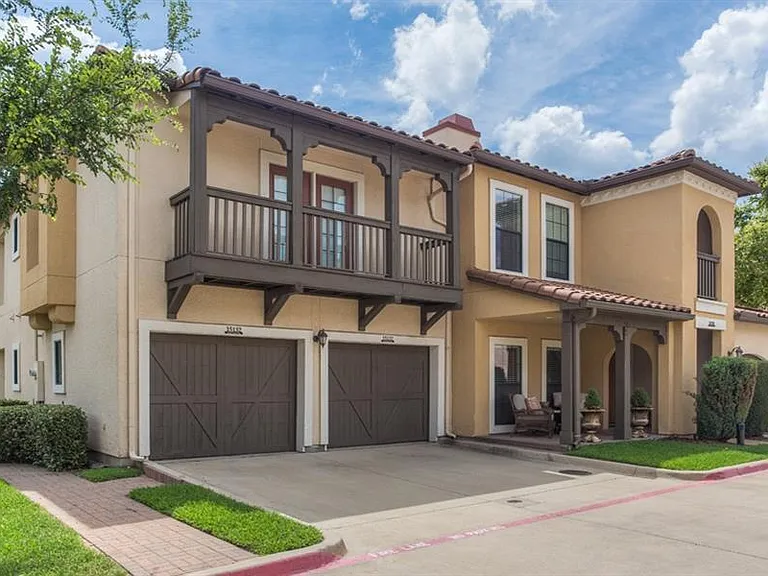 Estancia Townhomes — Photo 4