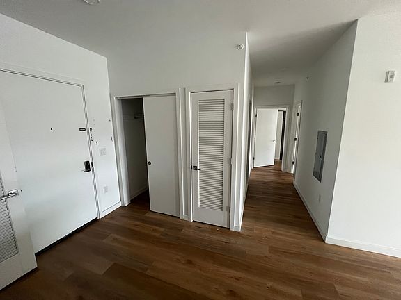 5th image of 239 Freeway Dr E #5