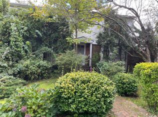 7 Sheffield Rd, Great Neck, NY 11021