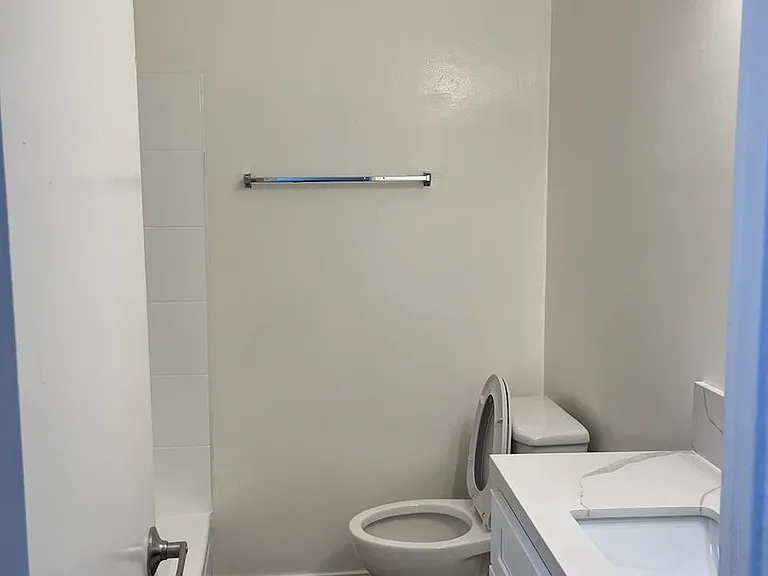 Roscoe Apartments — Photo 21