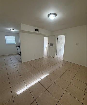 3rd image of 709 N Robertson St #108