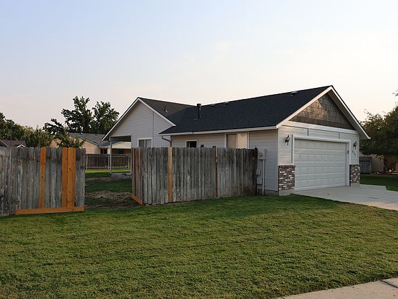 4th image of 637 E Woodbury Dr