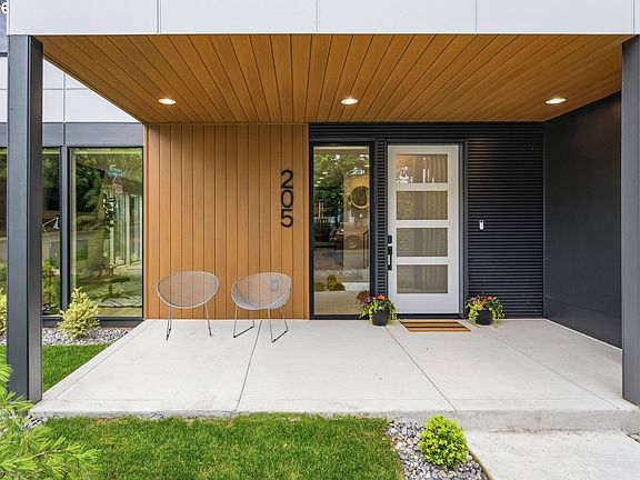 2nd image of 205 W 28th St