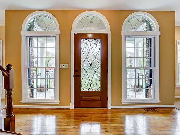 3rd image of 6565 Meadowbrook Ct
