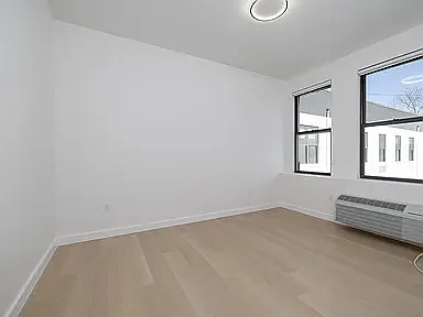 Oasis Apartments — Photo 21