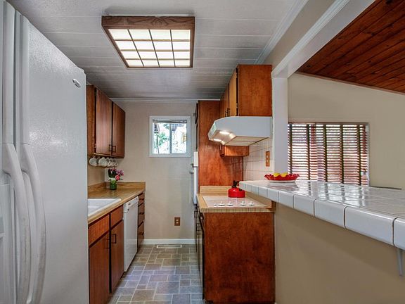 4th image of 101 Mahogany Way