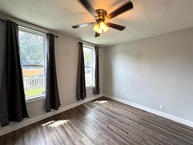1242 Cottage Ave — Photo 12