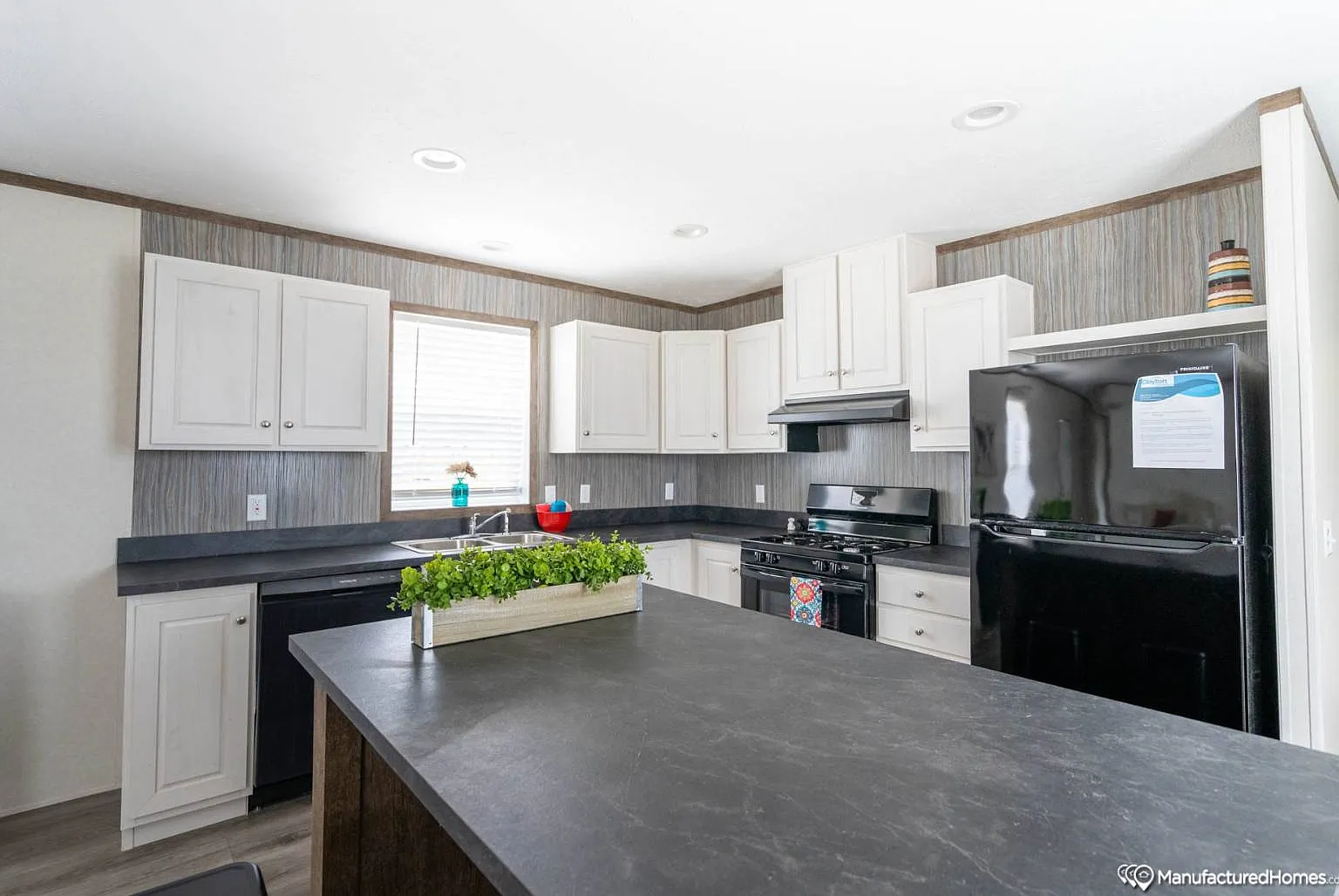 3 bed, 2.0 bath, $1,225 — Photo 4