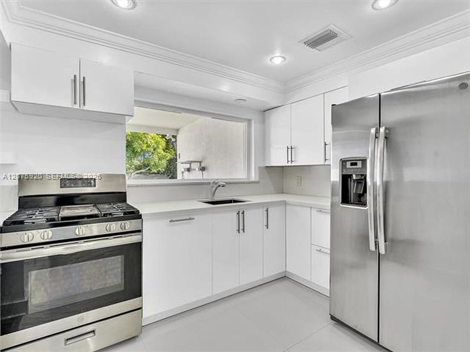 1st image of 1647 NE 146th St #1647