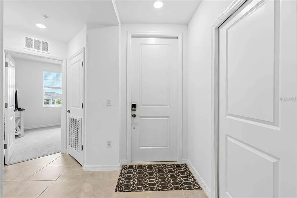 3 bed, 2.0 bath, 1313 sqft, $5,000 — Photo 4