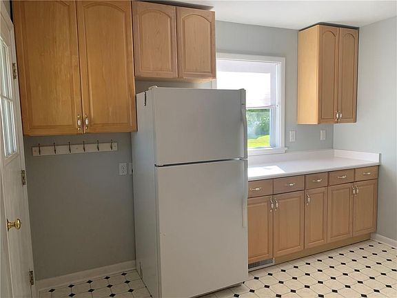 5th image of 1120 W 41st St