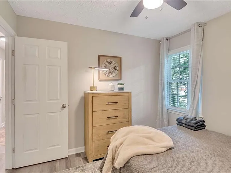 6340 McCollum Ln — Photo 16