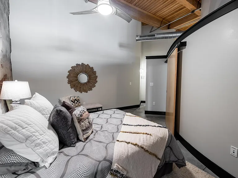 1113 Washington Ave #210 — Photo 11