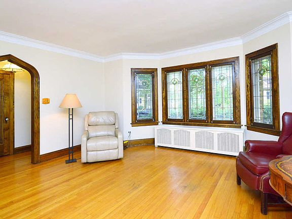 5th image of 6054 N Marmora Ave