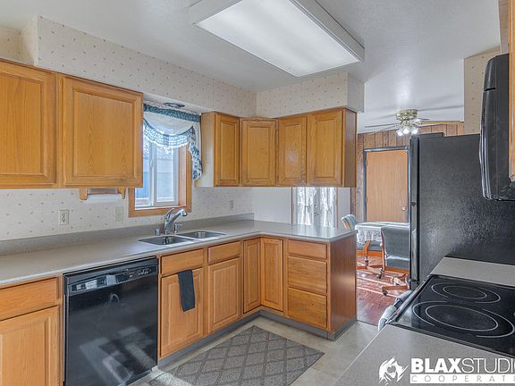 4th image of 3771 Erickson Ave