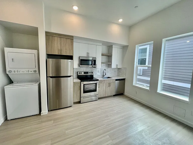 Greenwich Ave Apartments — Photo 6