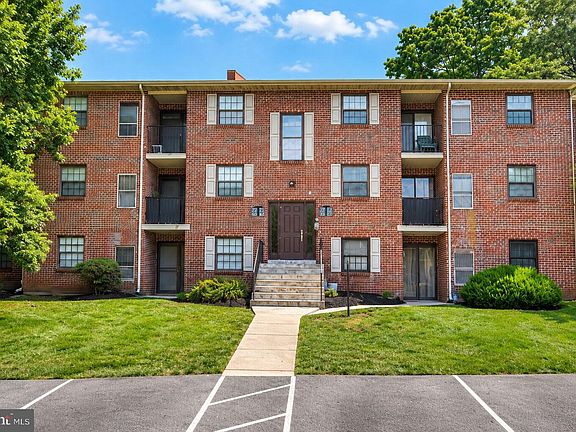 2nd image of 2419 Pond View Dr