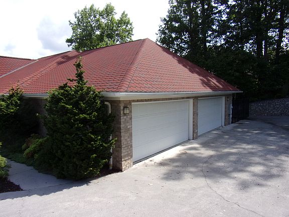 3rd image of 4084 Southmont Dr SW