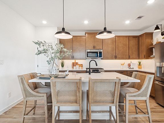 Kitchen with vast island pendant lights