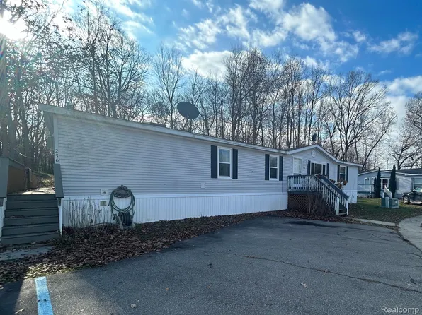 236 Laurel Leah, Oxford, MI 48371
