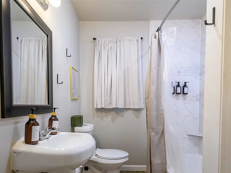 3818 Blodgett St — Photo 12