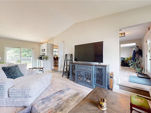 4th image of 117 Firwood Dr