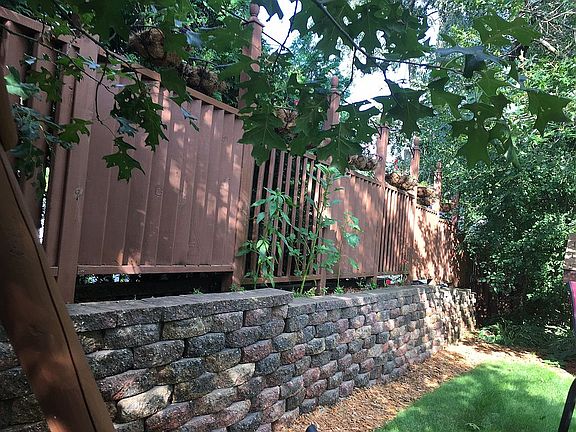 Unique fence for privacy 