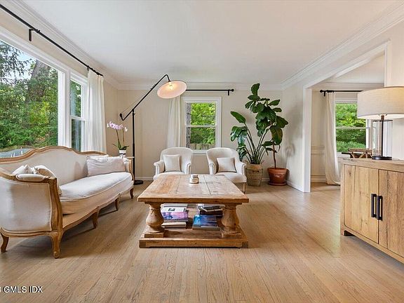 4th image of 5 Sunshine Ave