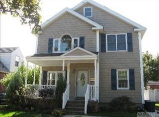 110 Nugent St, New Hyde Park, NY 11040