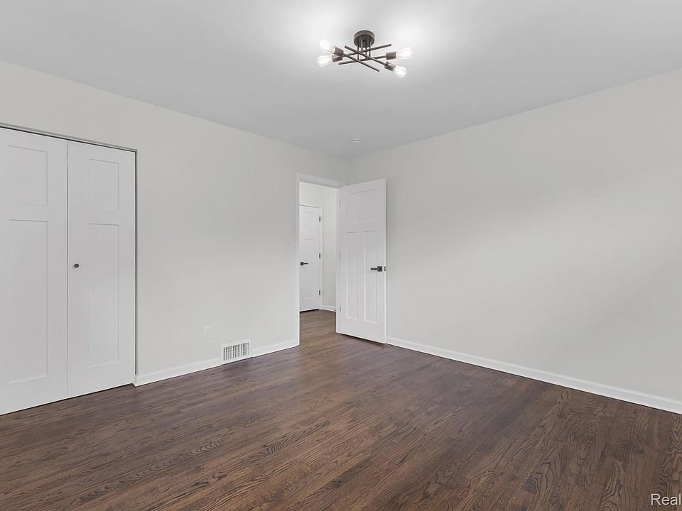 22121 Whitmore Ave, photo 21