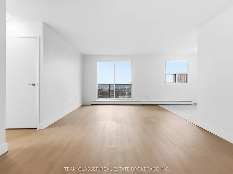 498 Queens Ave #802 — Photo 4