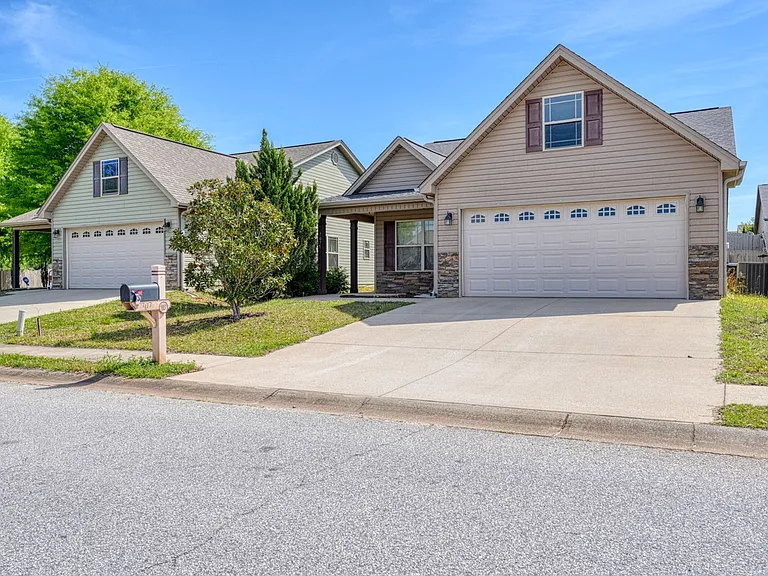 707 Bankston Dr — Photo 4