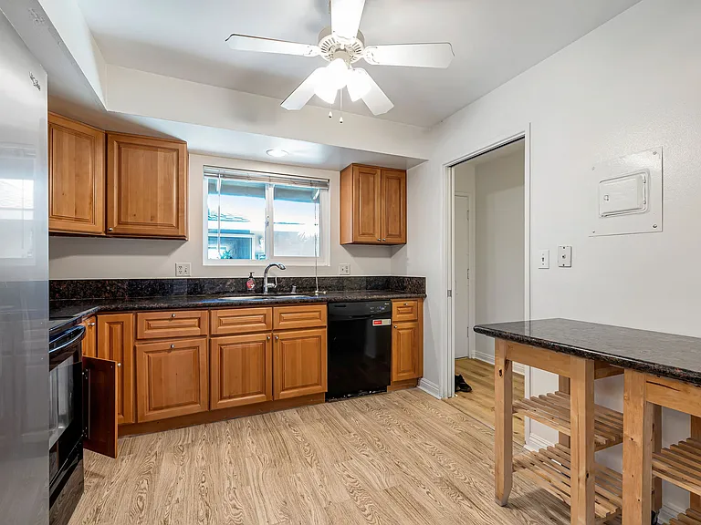 1139 N Shattuck St — Photo 12