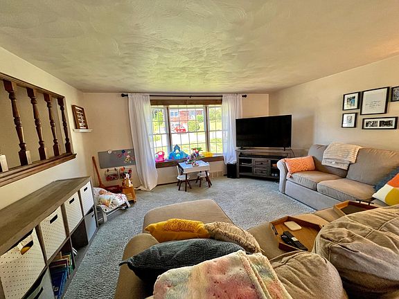 3rd image of 619 Courtview Dr