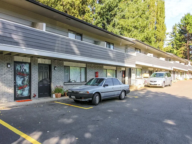 Olympia Townhouses — Photo 2
