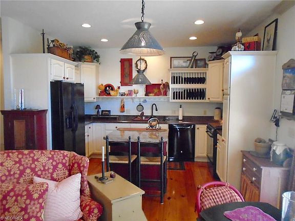 4th image of 3057 Creek View Dr