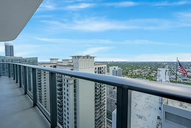 55 SW 9th St #3506 — Photo 7