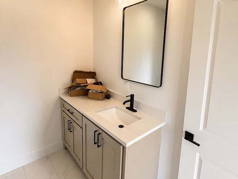 252 E Oklahoma Pl — Photo 4