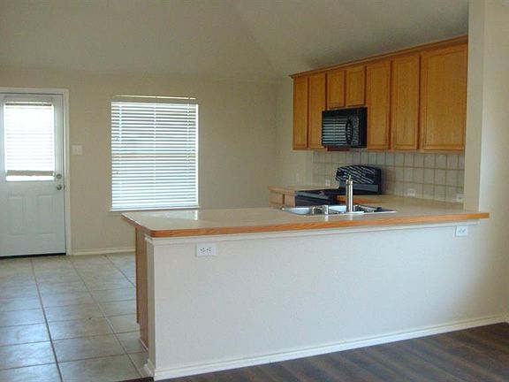4th image of 1224 Sweetwater Dr