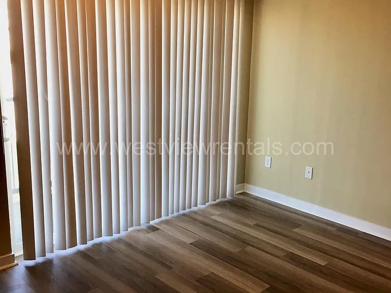 200 E Maple St — Photo 12