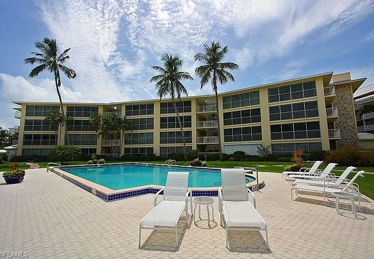 2850 Gulf Shore Blvd N #102 — Photo 22